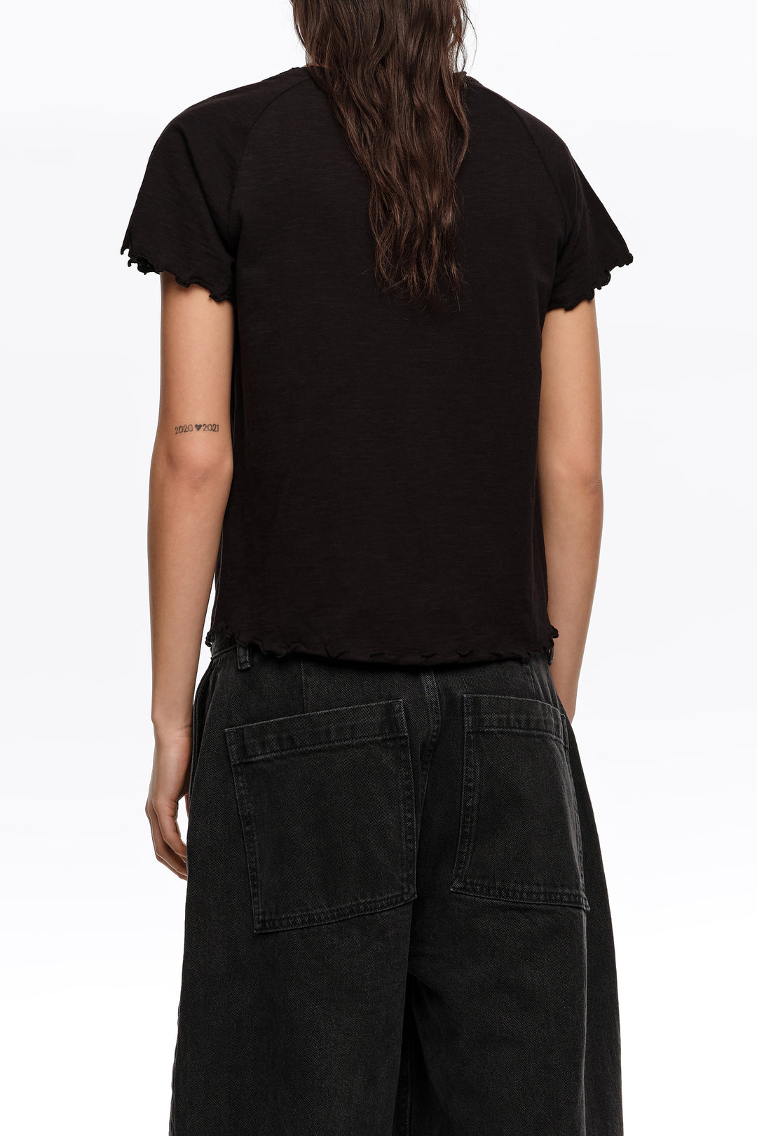 Black fitted raglan sleeve T-shirt
