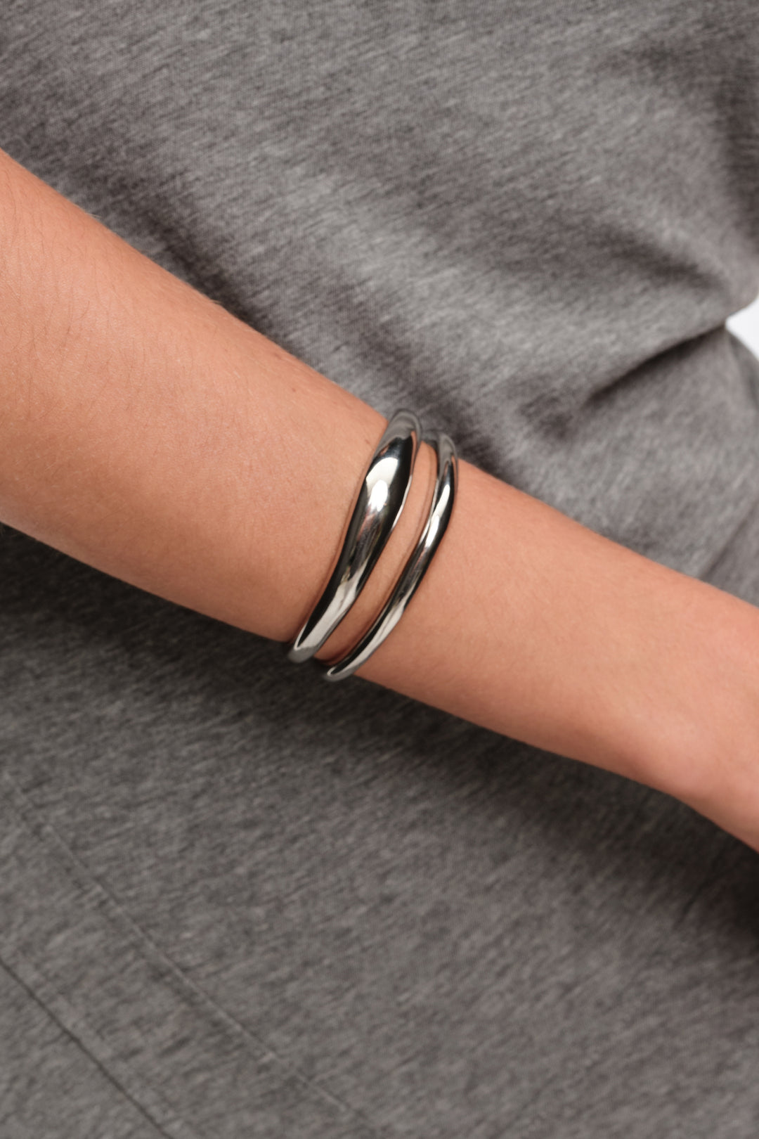 Irregular band bracelet silver metallic finish