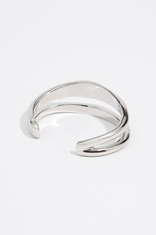 Irregular band bracelet silver metallic finish