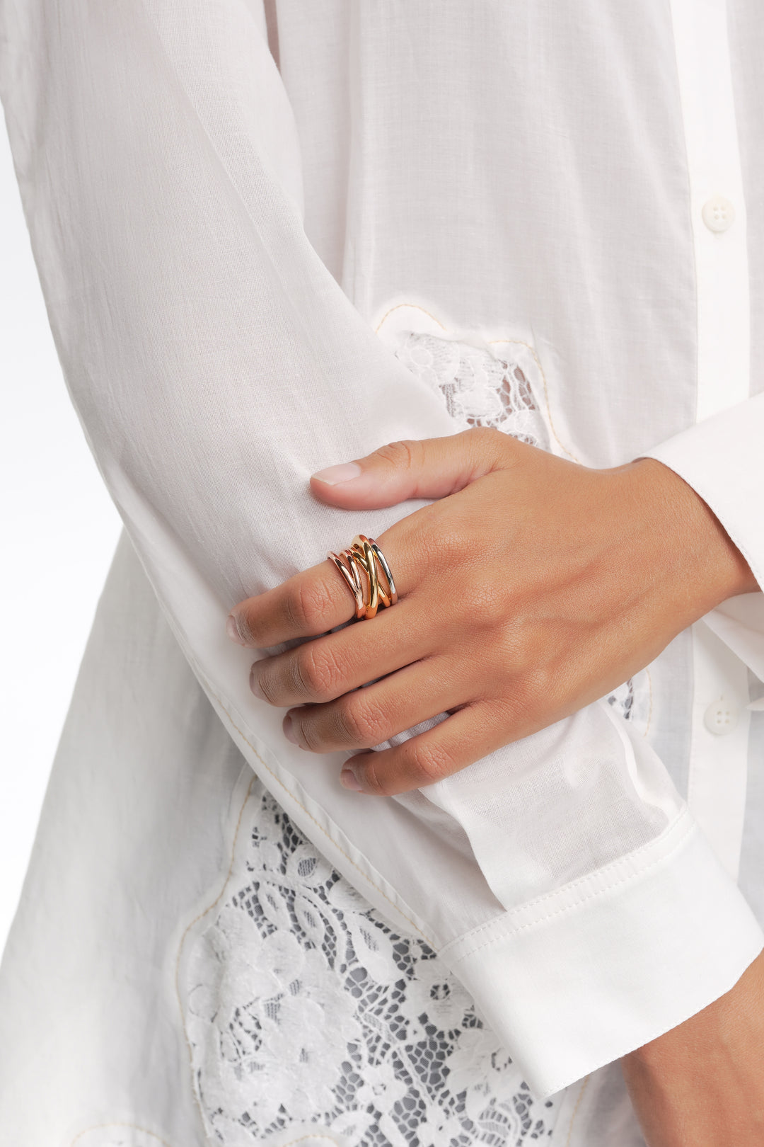 Intertwined multi-tone gold ring