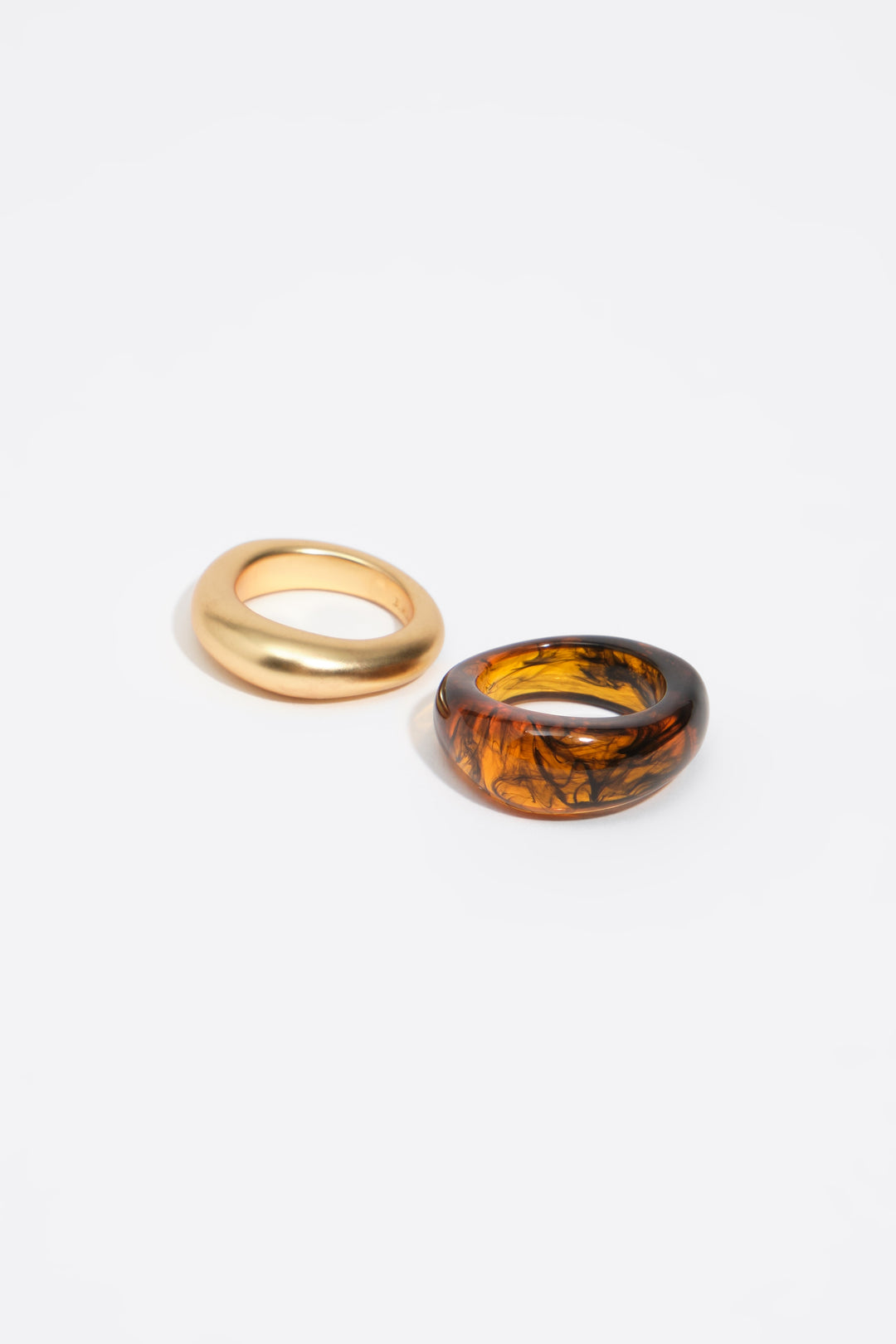 Set of 2 brown and gold amber-effect resin rings