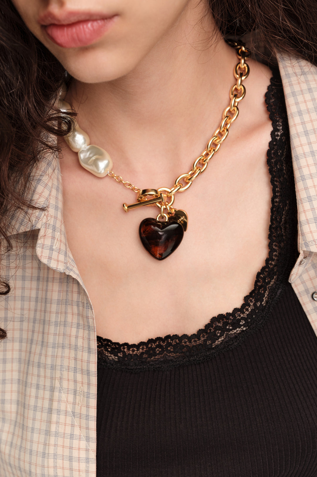 Chain and pearl necklace with amber resin heart