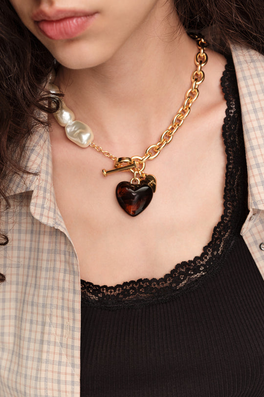 Chain and pearl necklace with amber resin heart