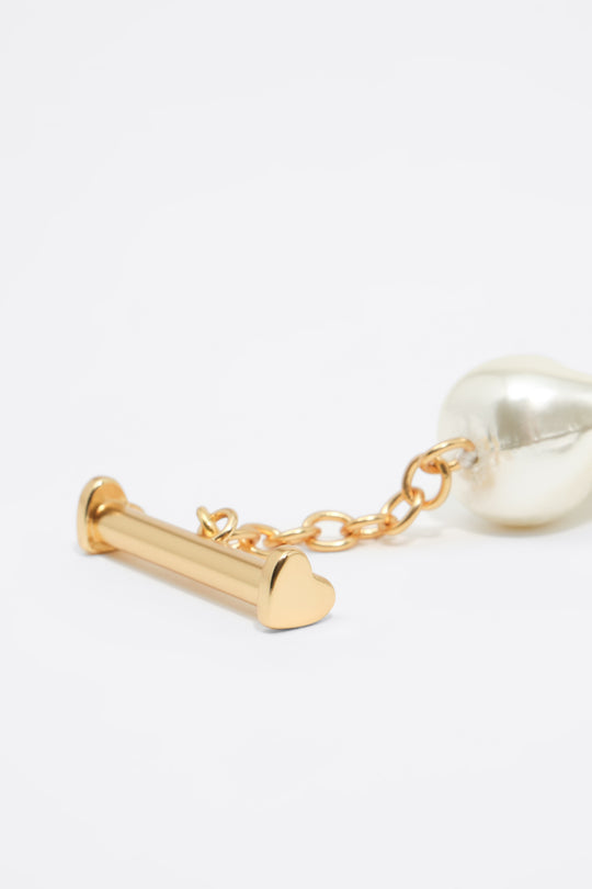 Chain and pearl necklace with amber resin heart