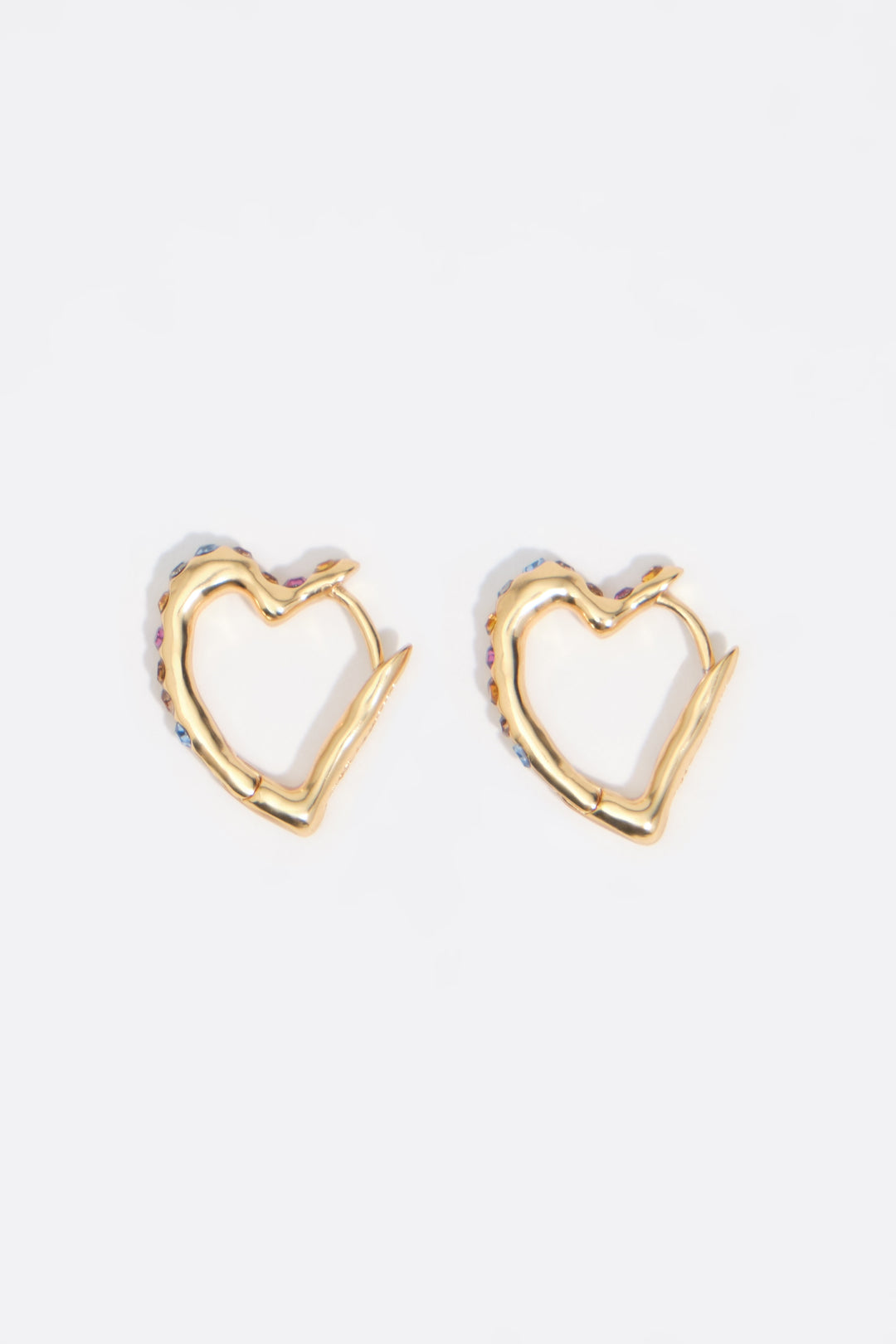 Multicolor crystals and textured heart hoop earrings