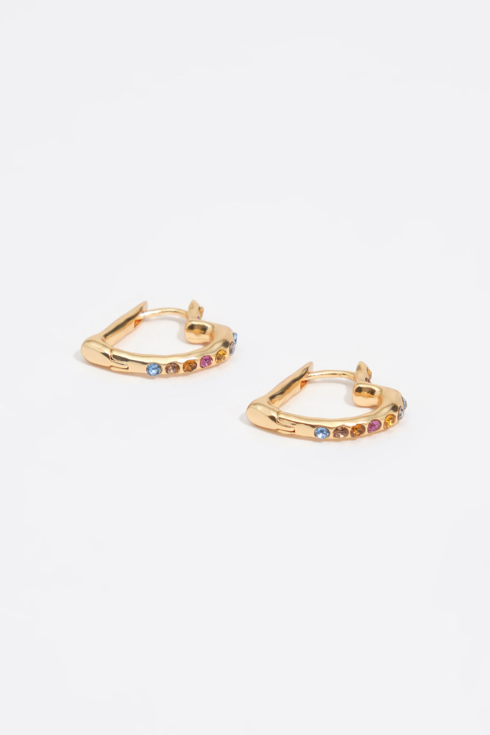 Multicolor crystals and textured heart hoop earrings
