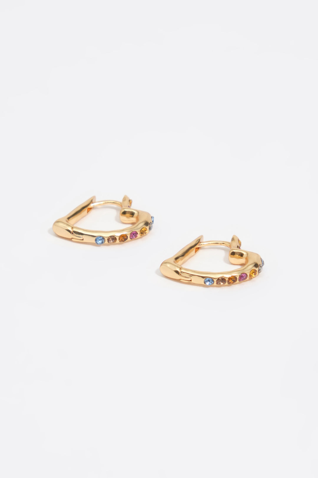 Multicolor crystals and textured heart hoop earrings