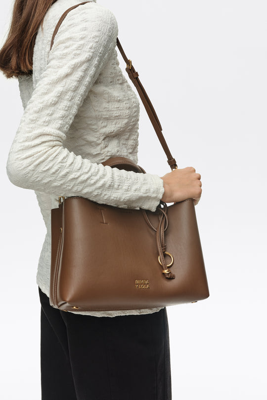 Medium golden brown leather Chihuahua tote bag