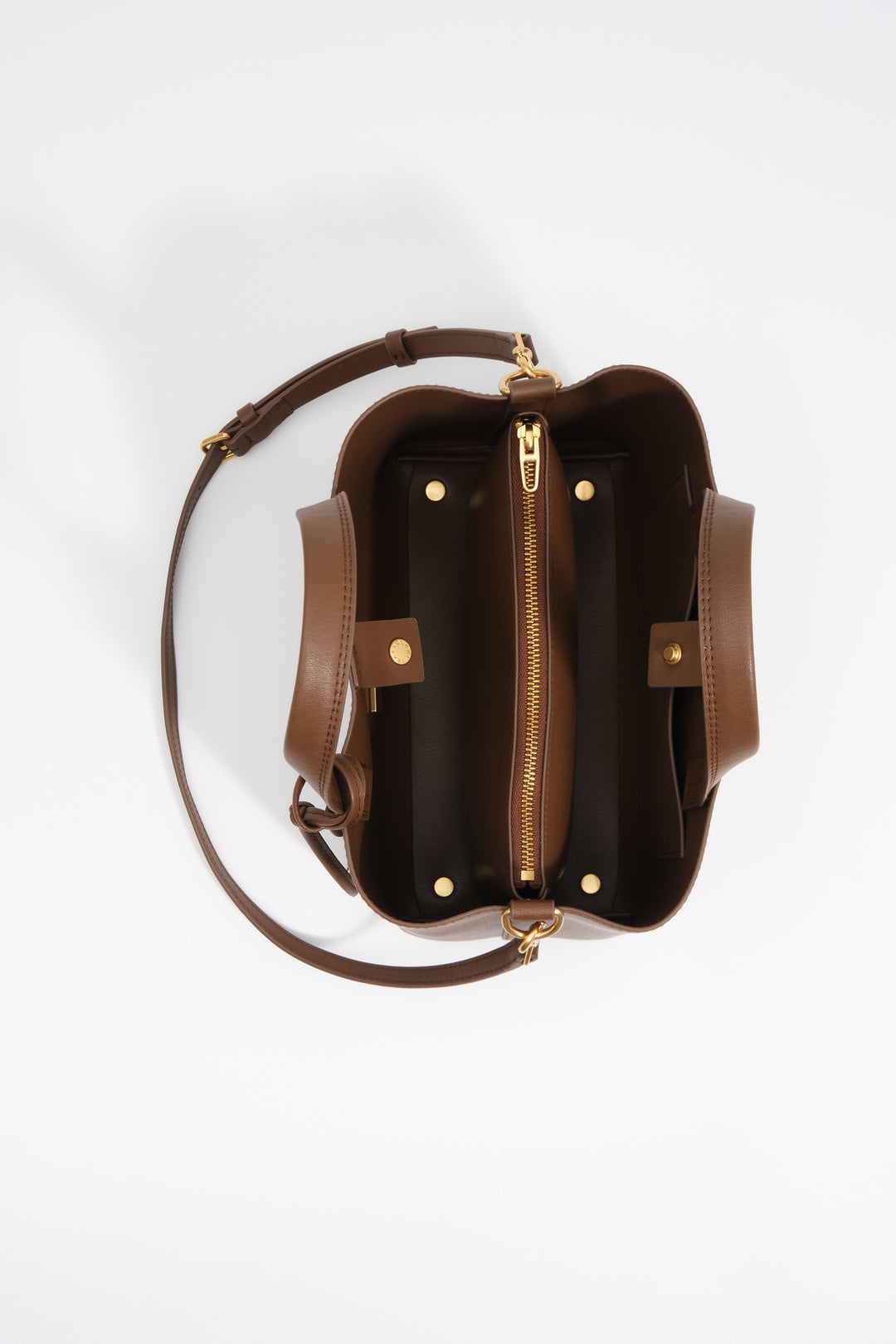 Medium golden brown leather Chihuahua tote bag
