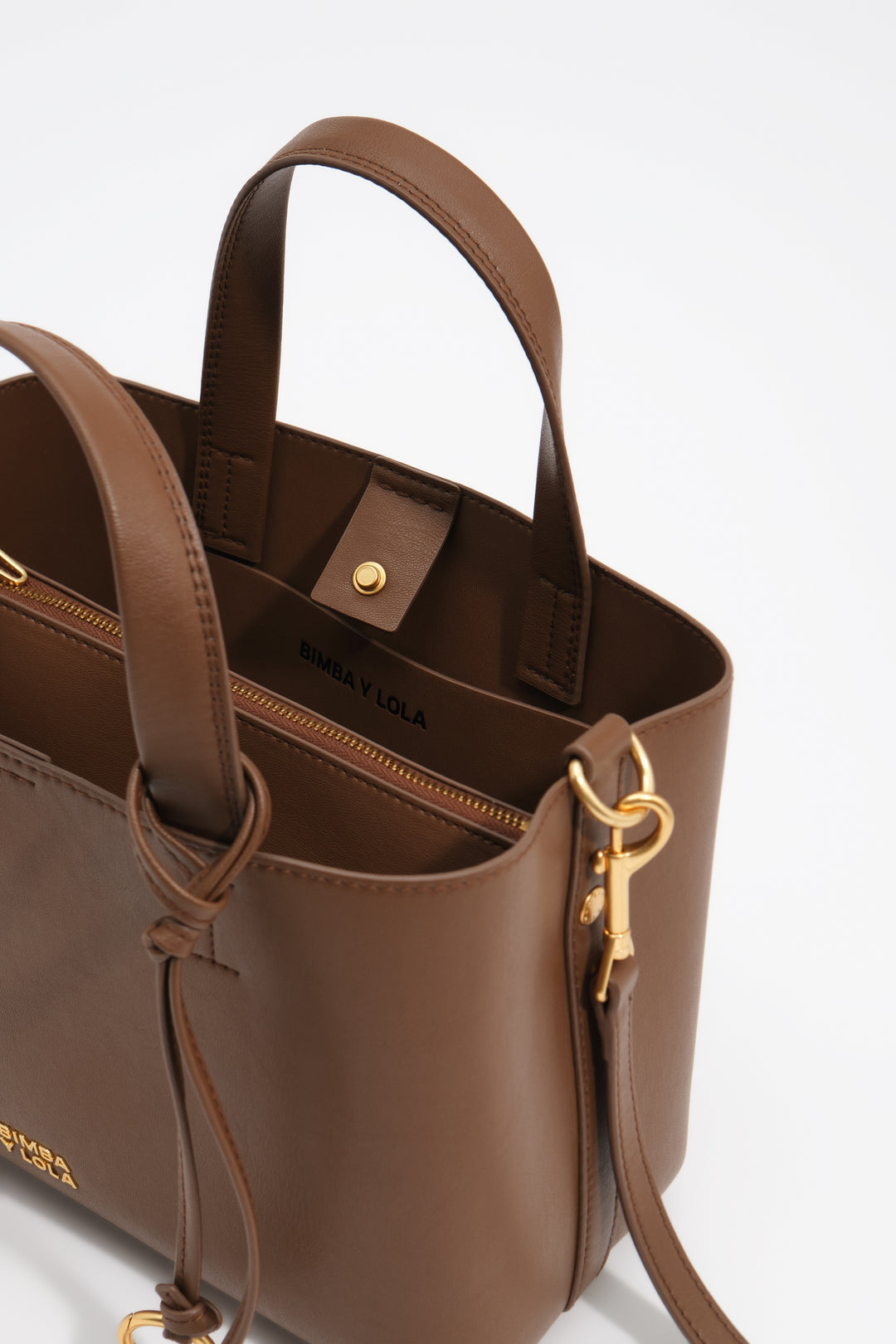 Medium golden brown leather Chihuahua tote bag