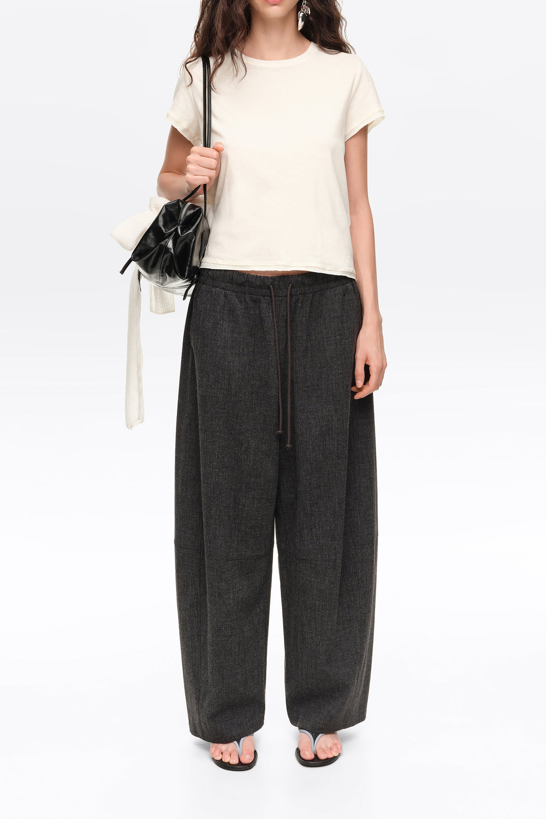 Dark gray melange fluid corduroy barrel leg trousers