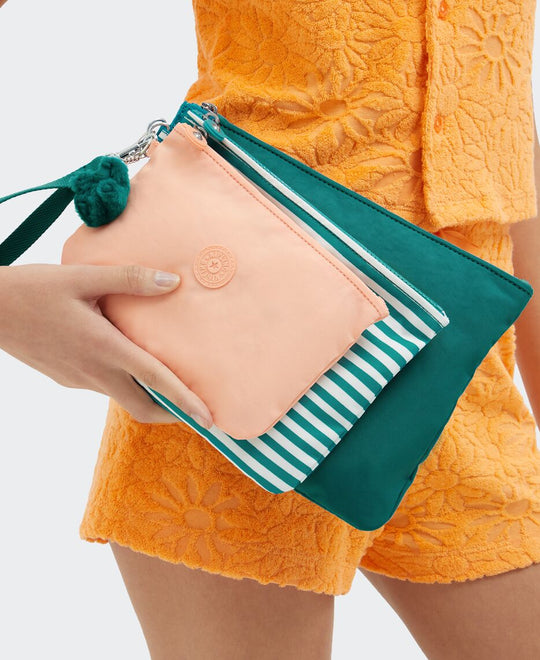 IAKA L WRISTLET -I4219