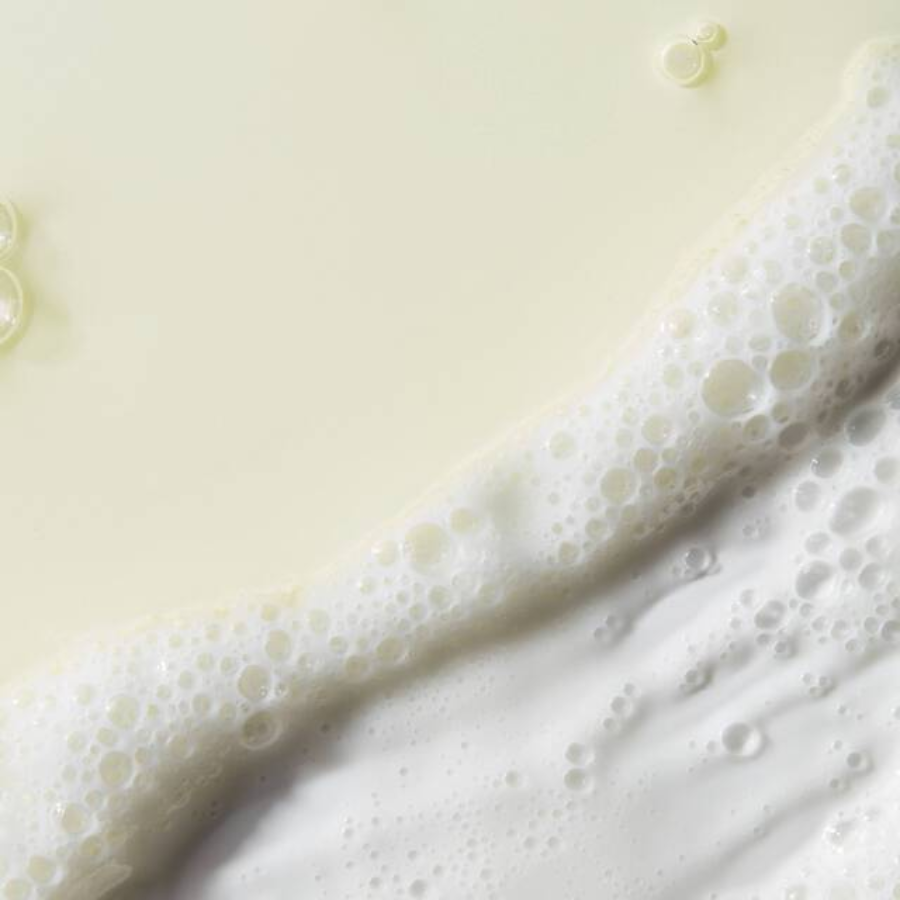Creme de Corps Smoothing Oil-to-Foam Body Cleanser - MYHOLDAL LEBANON
