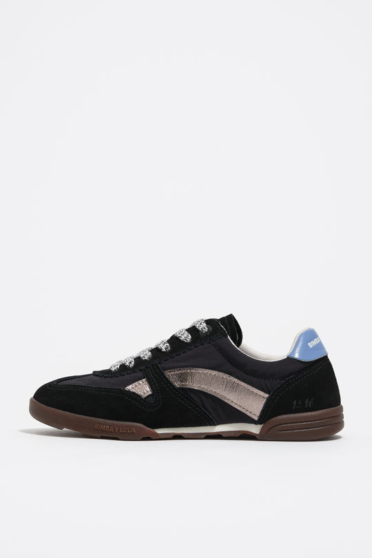 Black 13 16 Indoor sneaker