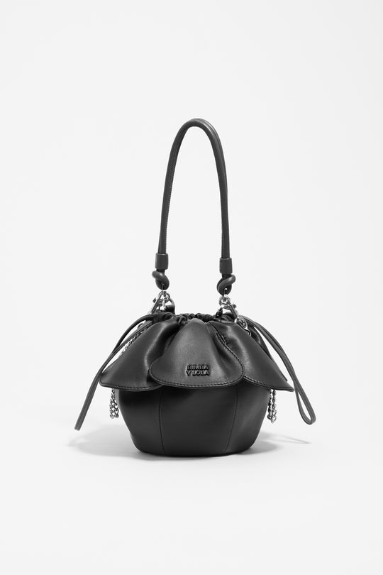 Black leather Pétalo bag